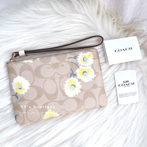 Coach Handbags - NWT Coach Corner Zip Wristlet Signature Canvas Daisy Print Lt Khaki Chalk C3360